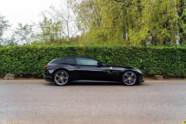 Ferrari GTC4 Lusso V12. CARBON FIBRE INTERIOR. PANORAMIC ROOF. PASSENGER DISPLAY. 1