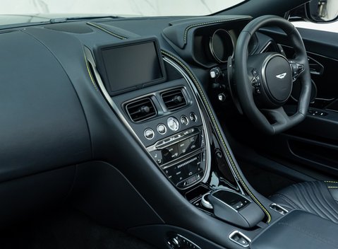 Aston Martin DB11 V8 VOLANTE 21