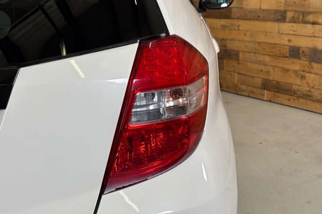 Honda Jazz 1.4 i-VTEC ES Plus Hatchback 5dr Petrol Manual Euro 5 (99 ps) 62