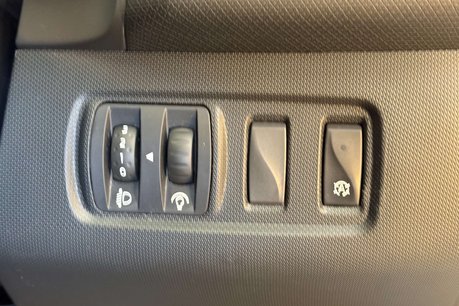 Renault Clio 0.9 TCe Dynamique MediaNav Hatchback 5dr Petrol Manual Euro 5 (s/s) (90 ps) 49