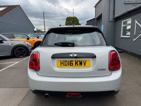 Mini Hatch COOPER 4