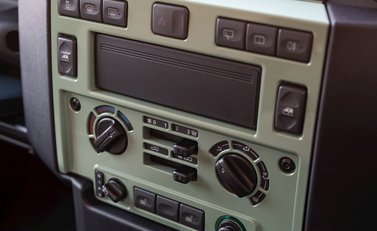 Land Rover Defender 90 Heritage Hard Top 15