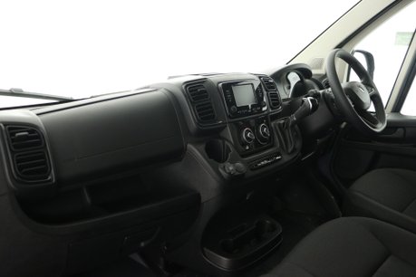 Peugeot Boxer 35 L2H2 PROFESSIONAL PV 12