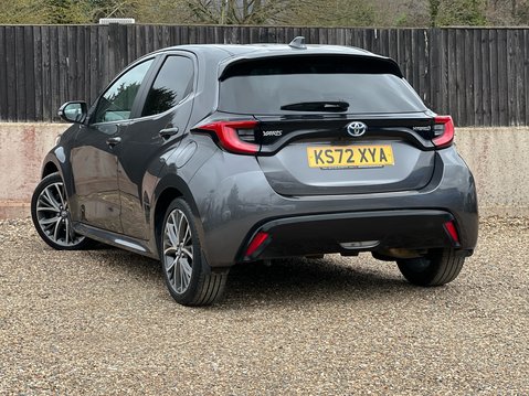 Toyota Yaris EXCEL FHEV 2