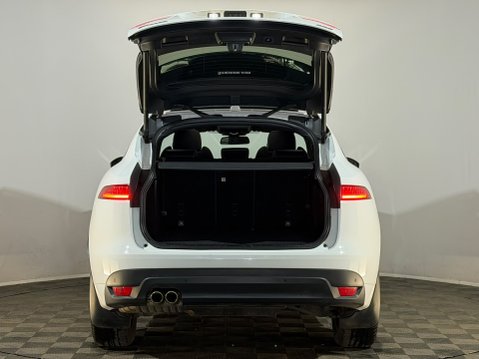 Jaguar F-Pace R-SPORT AWD 8