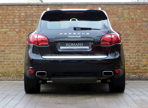 Porsche Cayenne S Hybrid 11