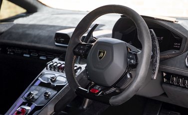 Lamborghini Huracan LP640-4 Performante 11