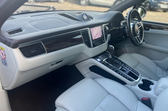 Porsche Macan 3.0 S PDK 4WD AUTO £12000 OF EXTRAS 36