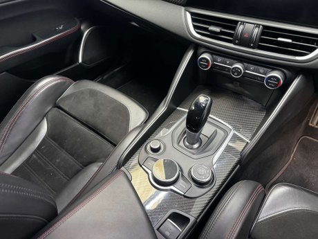 Alfa Romeo Giulia 2.9 V6 Bi-Turbo Quadrifoglio Saloon 4dr Petrol Auto Euro 6 (s/s) (510 ps) 26