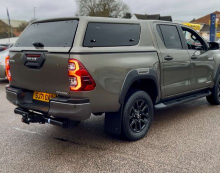 Toyota Hilux 2.8 HI-Luxury Invincible X D-4D 4WD Double Cab Auto 4WD 5dr 8