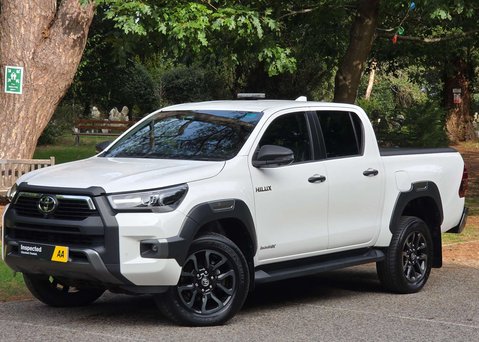 Toyota Hilux 2.8 HI-Luxury Invincible X D-4D 4WD Double Cab Auto 4WD 5dr 56