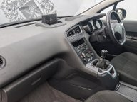 Peugeot 5008 BLUE HDI S/S ALLURE 14