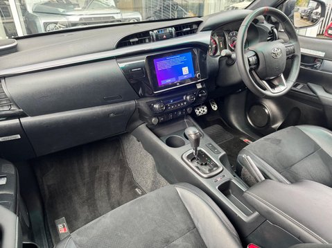 Toyota Hilux GR SPORT 4WD D-4D DCB 17