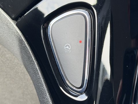 Vauxhall Corsa 1.4 SRi Nav 5dr 25