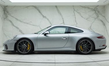 Porsche 911 GT3 Touring (991.2) 5