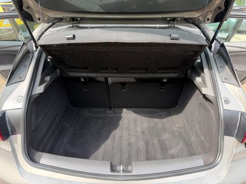 Vauxhall Astra 1.6 CDTi ecoFLEX SRi Nav Hatchback 5dr Diesel Manual Euro 6 (s/s) (110 ps) 39