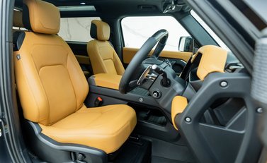 Land Rover Defender 90 V8 CARPATHIAN EDITION 12