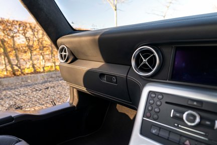 Mercedes-Benz SLS AMG 28