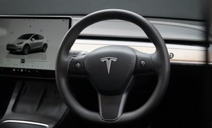 Tesla Model Y RWD 4 New Tyres Comfort Suspension 1 Owner GROK AI Ryzen Adaptive LEDs VATQ 17