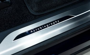 Land Rover Range Rover P530 Autobiography LWB 24