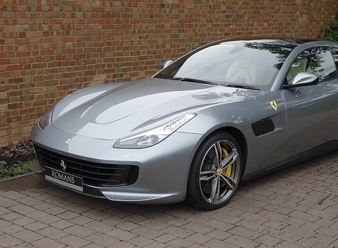 Ferrari GTC4 Lusso 6