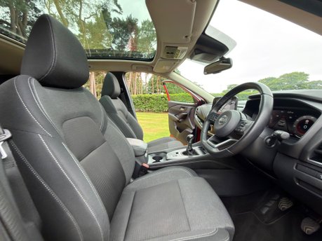 Nissan Qashqai DIG-T N-CONNECTA MHEV 13