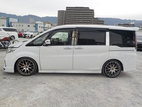 Honda Stepwagon RP3 1.5 Turbo Spada Waku Waku Doors 6