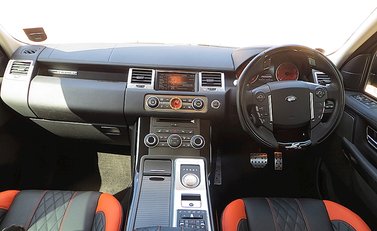 Land Rover Range Rover Sport 3.0 SDV6 HSE Kahn Vesuvius Edition 12