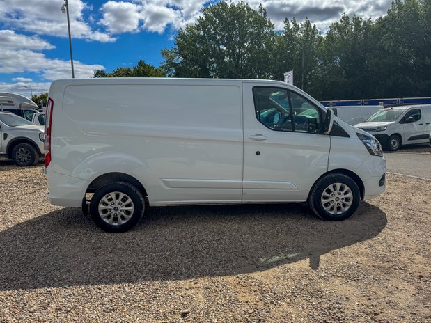 Ford Transit Custom SWB L1H1 Low Roof Limited 280 Air Con Alloys Sensors Cam EURO 6 5