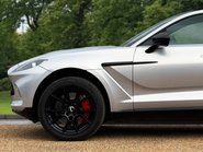 Aston Martin DBX V8 10