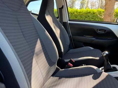 Toyota Aygo 1.0 VVT-i x-play Euro 6 5dr 14