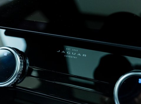 Jaguar F-Pace SVR 27