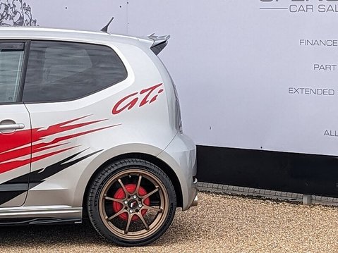 Volkswagen Up TSI up! GTI 6