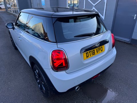 Mini Hatch 1.5 Cooper Euro 6 (s/s) 3dr 13
