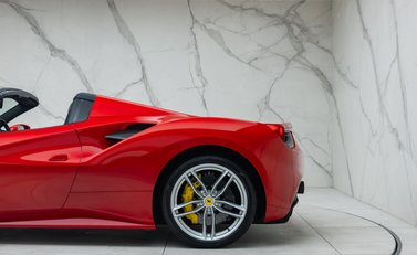 Ferrari 488 SPIDER 42