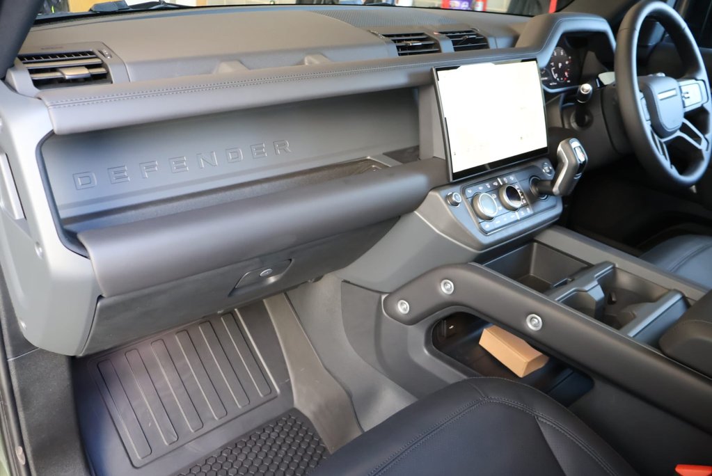 Land Rover Defender 110 2026 BRAND NEW HARD TOP X-DYNAMIC HSE REAR LANDROVER SEATS SEEKER STYLED 16
