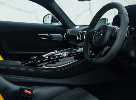 Mercedes-Benz AMG GT R 13