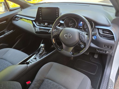 Toyota C-HR 1.8 C-HR Design HEV CVT 5dr 13
