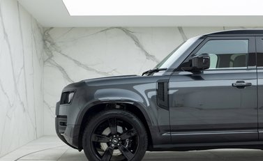 Land Rover Defender 110 V8 25