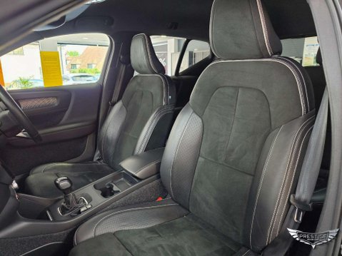 Volvo XC40 1.5 T3 R-Design Euro 6 (s/s) 5dr 29