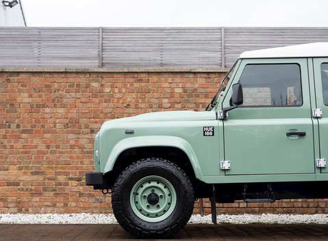 Land Rover Defender 110 Heritage Station Wagon 22