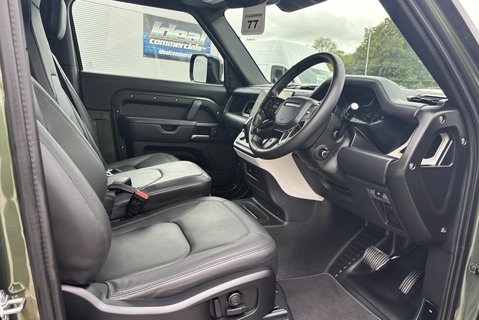 Land Rover Defender 90 D250 Hard Top X-Dynamic HSE 3 Seat 14