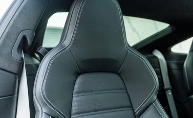 Porsche 911 Turbo S (992) 11