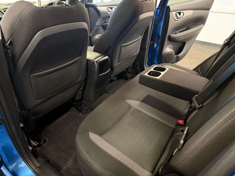 Nissan Qashqai 1.3 Qashqai N-Connecta DiG-T 5dr 47