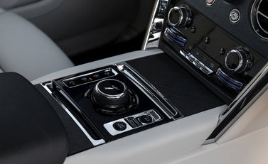 Rolls-Royce Cullinan 26