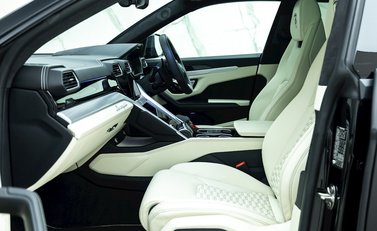 Lamborghini Urus 14