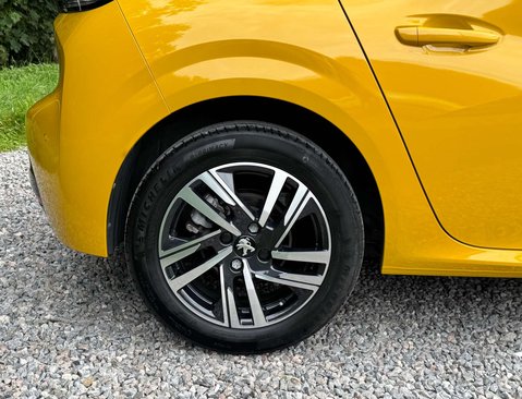 Peugeot 208 1.2 208 Allure Premium + PureTech S/S Auto 5dr 13