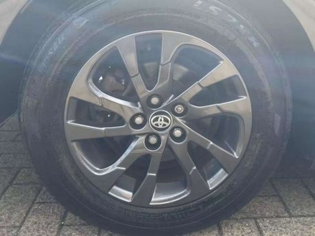 Toyota Prius 1.8 VVT 8.8kWh Business Edition Plus Hatchback 5dr Petrol Plug-in Hybrid CV 8