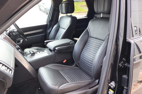 Land Rover Discovery 2023 R-DYNAMIC SE MHEV rear seat conversion deployable side steps  27