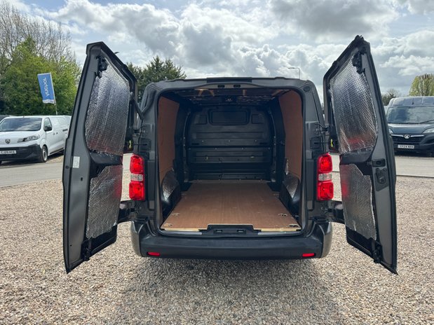 Vauxhall Vivaro LWB L2H1 [SOLD CM] Low Roof Sportive 2900 Air Con Sensors EURO 6 NO VAT 8